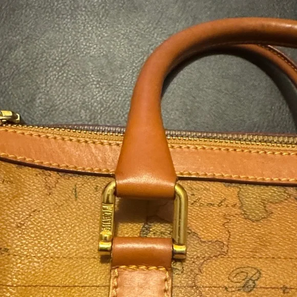 Alviero Martini Vintage Classic Map Design Leather Boston Bag With Luggage Tag - Picture 6 of 11